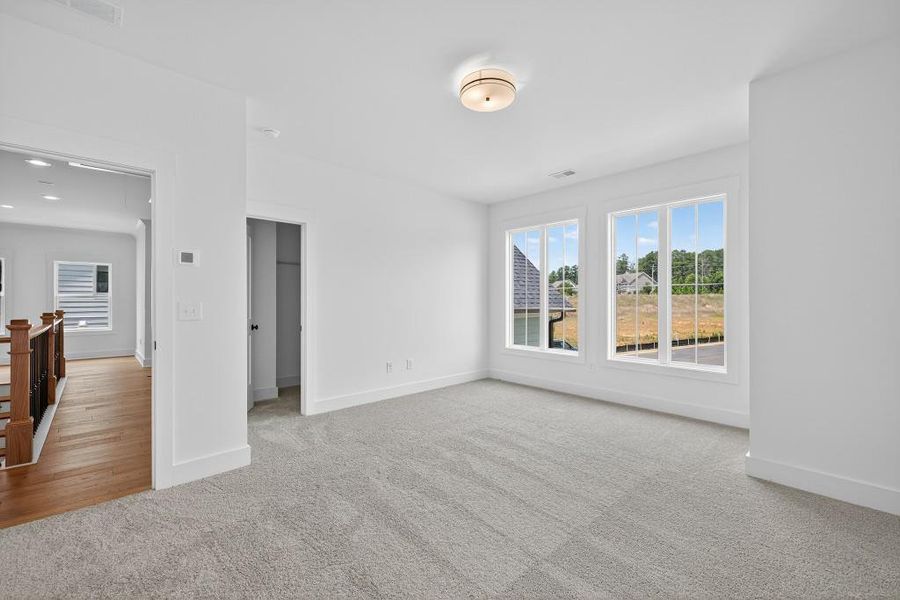 Spacious, unfurnished interior of a new home in Livingstone Park, Kennesaw (Image 24).