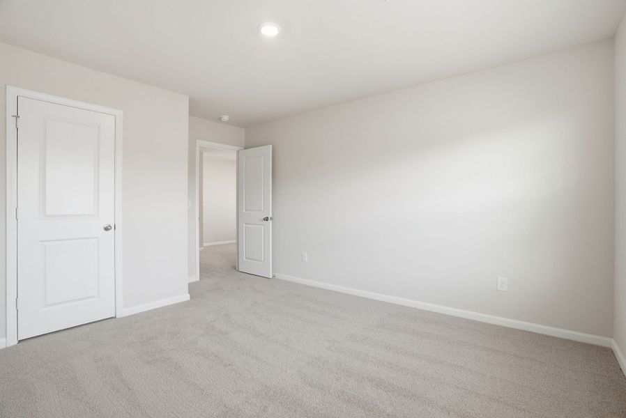 Spacious, unfurnished interior of a new home in Towns at Lake Greenwood, Greenwood (Image 25).