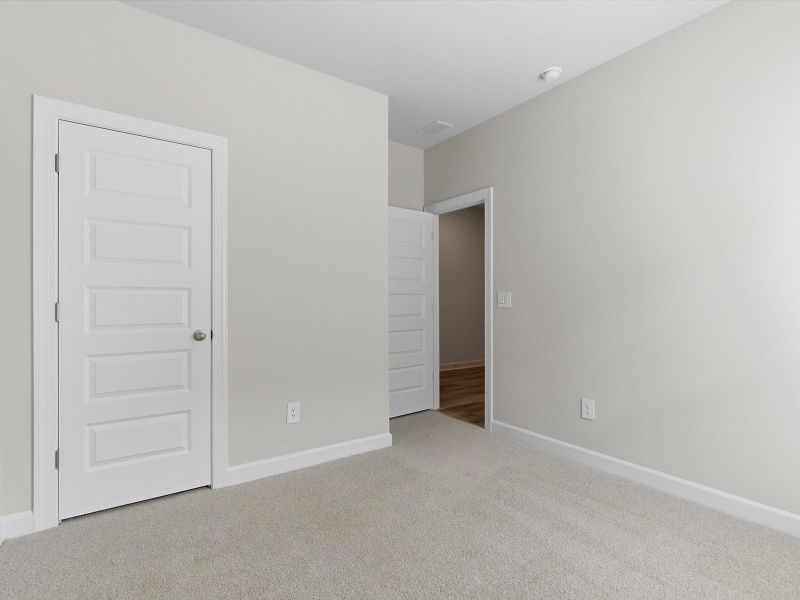 Spacious, unfurnished interior of a new home in Holland Park, Spartanburg (Image 15).