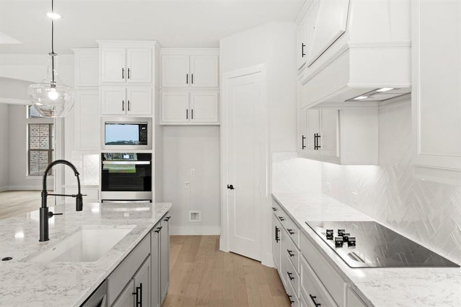 24. 160 Waterview - Kitchen (3)