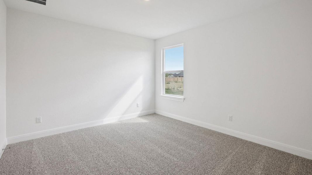 Spacious, unfurnished interior of a new home in Railhead, Cedar Creek (Image 12).