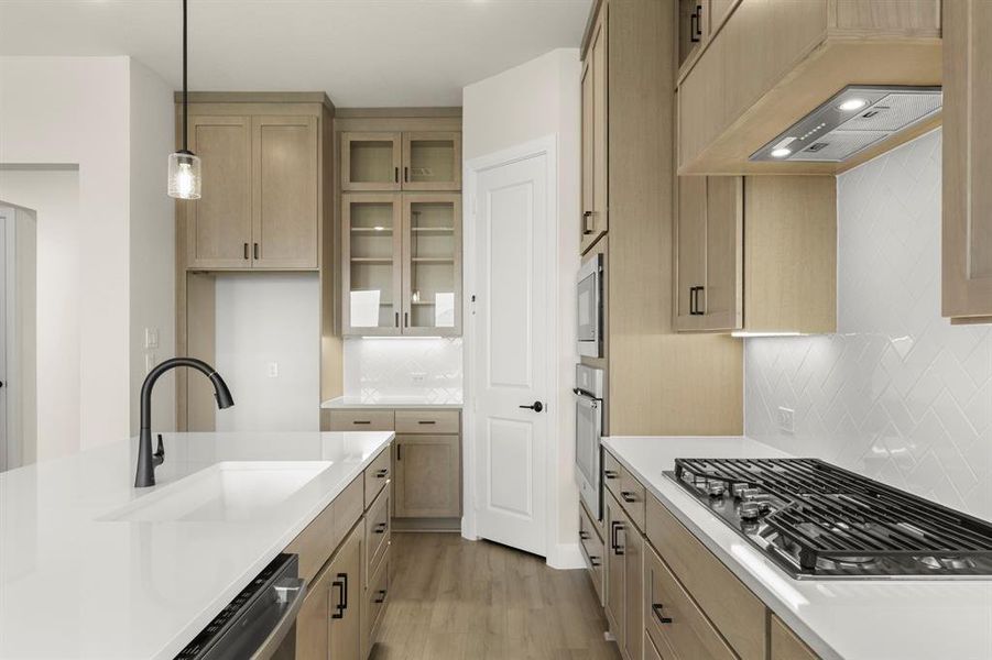 09. 2508 Grinnel - Kitchen (3)