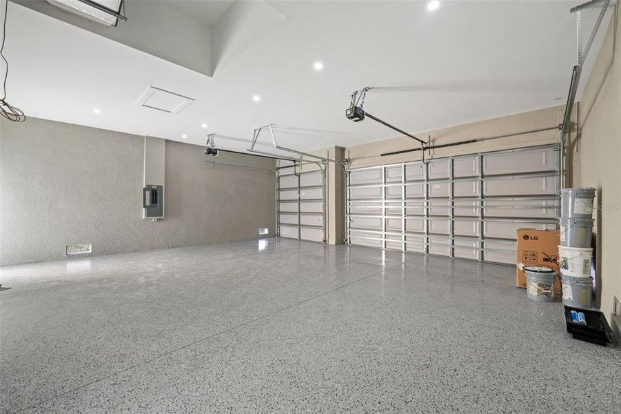 Spacious, unfurnished interior of a new home in , Cape Coral (Image 18).