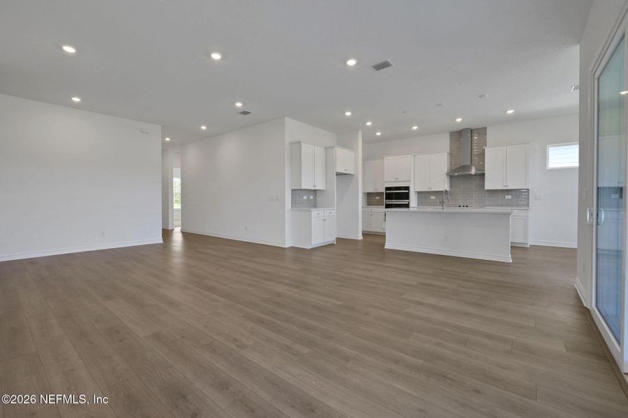 Spacious, unfurnished interior of a new home in Veranda Bay, Flagler Beach (Image 36).