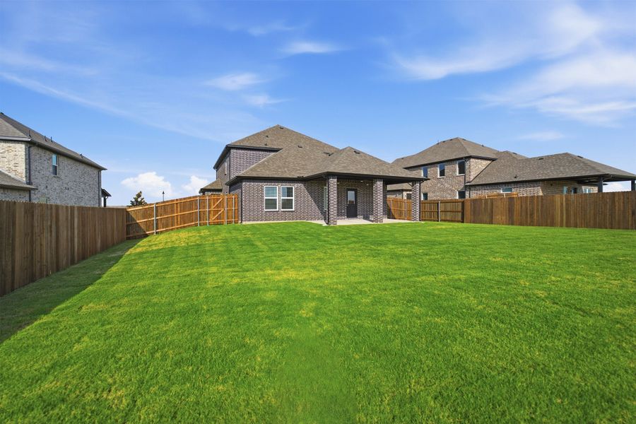 Exterior details and patio area of a home in Saddlebrook Estates, Waxahachie (Image 21).