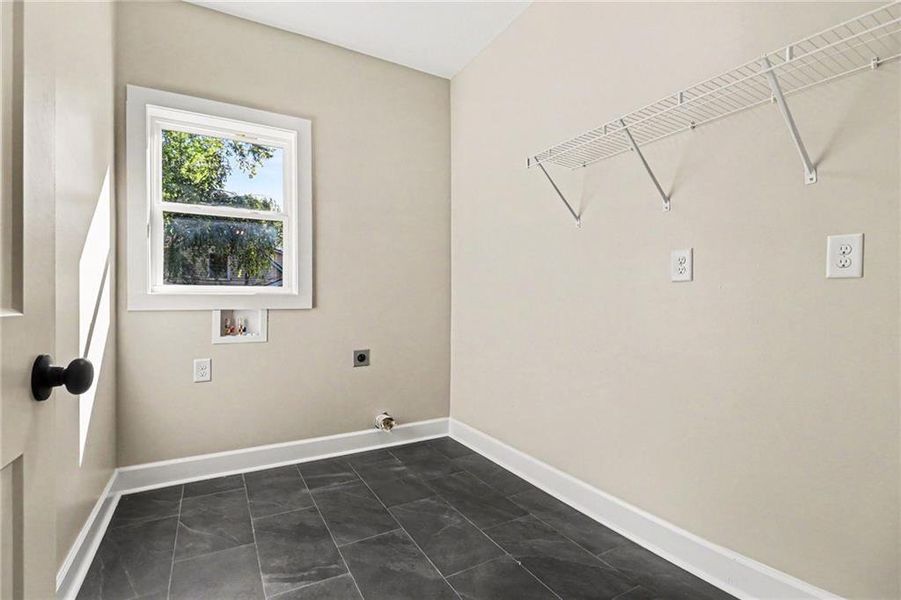 Spacious, unfurnished interior of a new home in , Gainesville (Image 22).