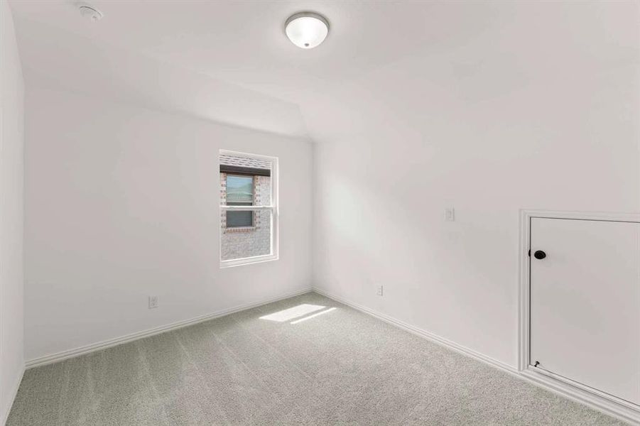 Spacious, unfurnished interior of a new home in Creekview Fossil Ridge, Pilot Point (Image 13).