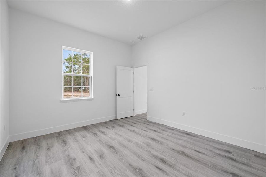 Spacious, unfurnished interior of a new home in , Ocala (Image 33).
