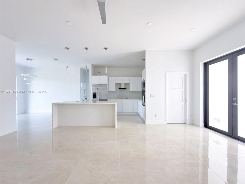 Spacious, unfurnished interior of a new home in , Lehigh Acres (Image 17).