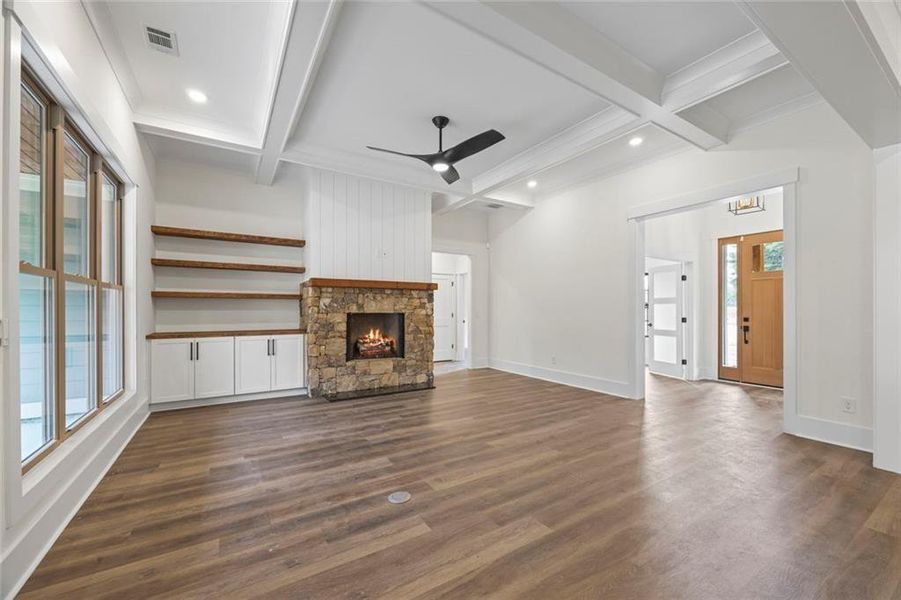 Spacious, unfurnished interior of a new home in , Martin (Image 13).