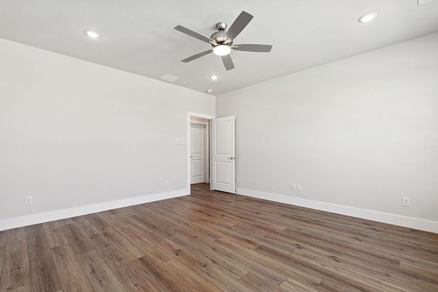 Spacious, unfurnished interior of a new home in Dove Hollow, Waxahachie (Image 23). Spacious, unfurnished interior of a new home in Dove Hollow, Waxahachie (Image 23).