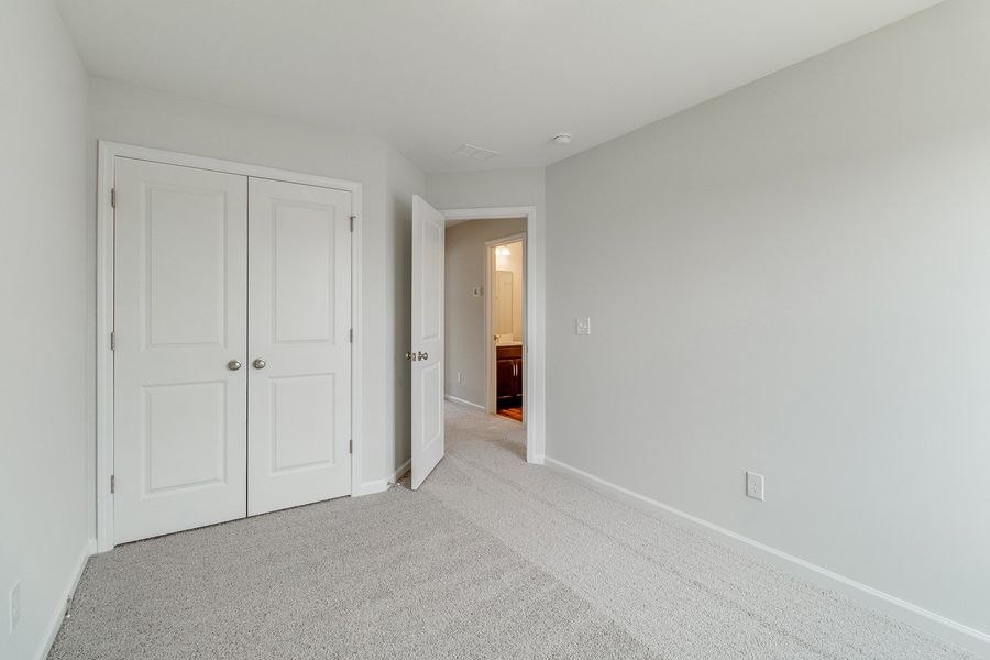 Spacious, unfurnished interior of a new home in Astoria, Columbia (Image 25).