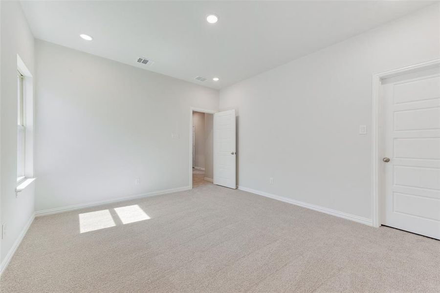 Spacious, unfurnished interior of a new home in Valencia On The Lake, Little Elm (Image 29).