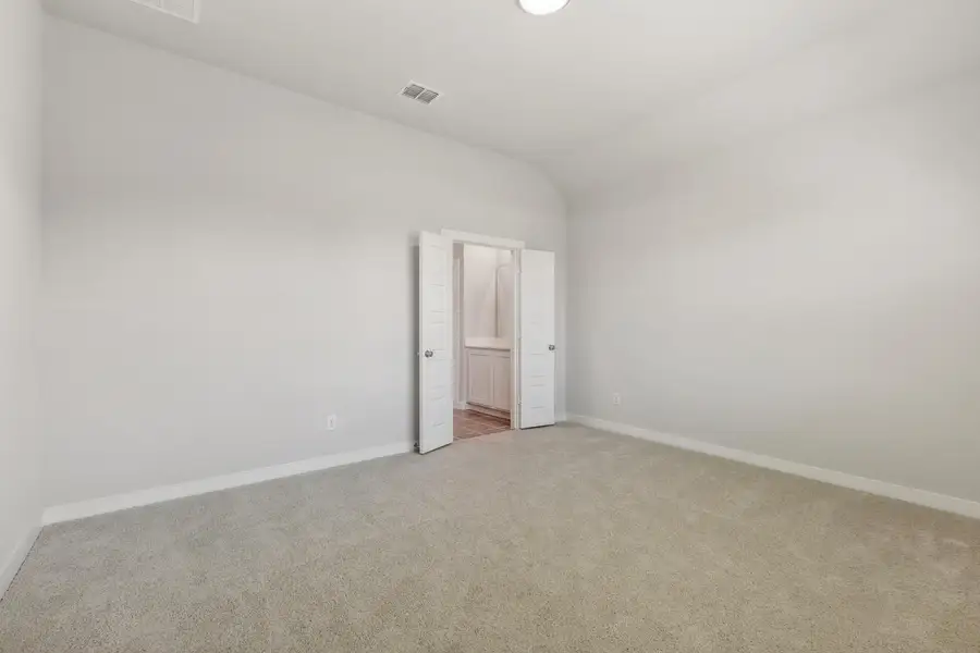 Spacious, unfurnished interior of a new home in Trinity Ranch, Elgin (Image 11). Spacious, unfurnished interior of a new home in Trinity Ranch, Elgin (Image 11).