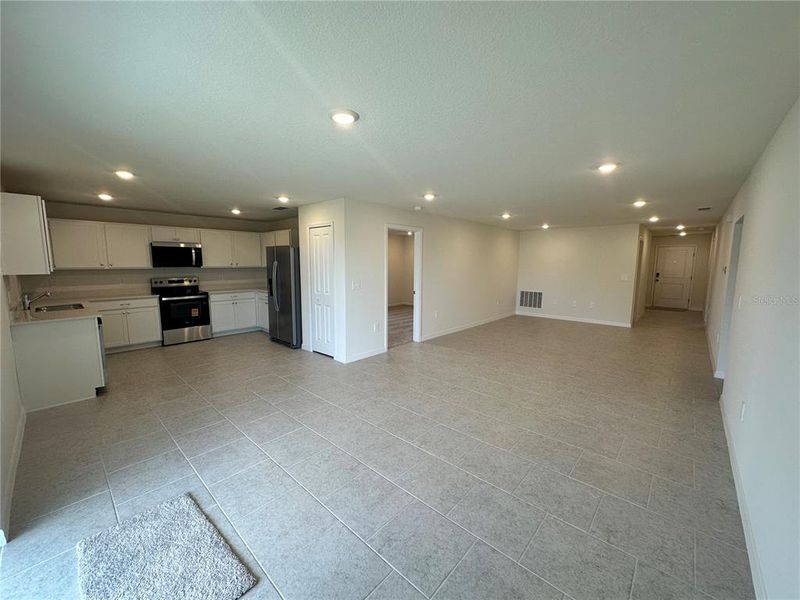 Spacious, unfurnished interior of a new home in Woodland Ranch Estates, Dundee (Image 7). Spacious, unfurnished interior of a new home in Woodland Ranch Estates, Dundee (Image 7).