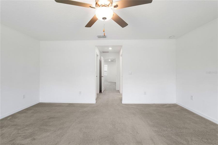 Spacious, unfurnished interior of a new home in , Holiday (Image 19).