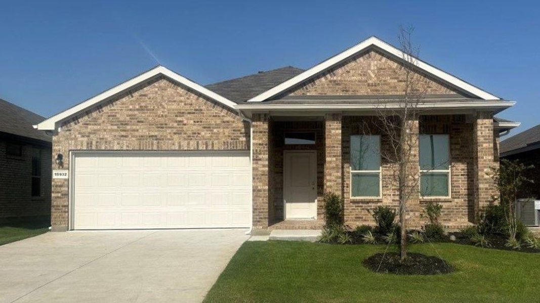 Front exterior of a new home in Trails of Elizabeth Creek, Fort Worth, TX, highlighting curb appeal (Image 1). Front exterior of a new home in Trails of Elizabeth Creek, Fort Worth, TX, highlighting curb appeal (Image 1).