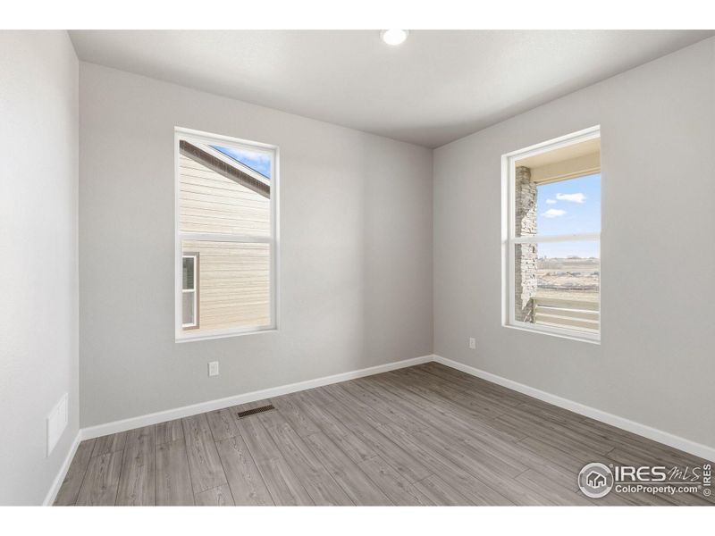 Spacious, unfurnished interior of a new home in Cordovan, Longmont (Image 17).