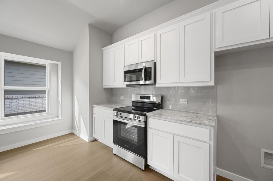 Representative furnished interior of a home built from the Hanover by Cheldan Homes in Craftsmen's Corner, Cleburne (Image 15).