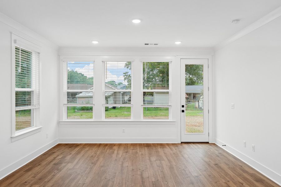Spacious, unfurnished interior of a new home in Sweetgrass Station, Summerville (Image 16).