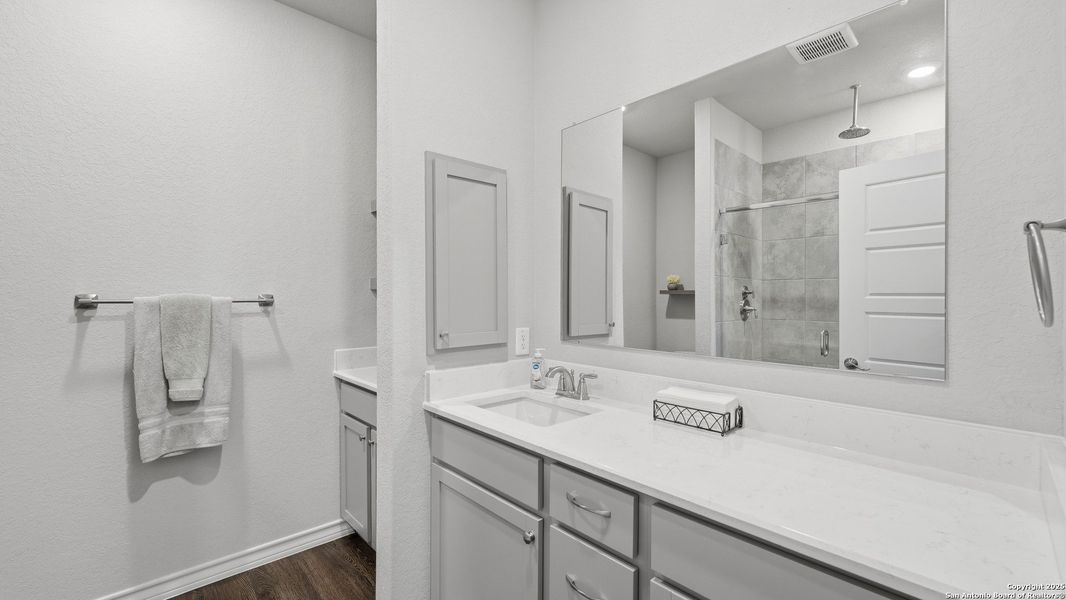 Furnished interior view inside a new home in Legend Pond, New Braunfels (Image 27). Furnished interior view inside a new home in Legend Pond, New Braunfels (Image 27).