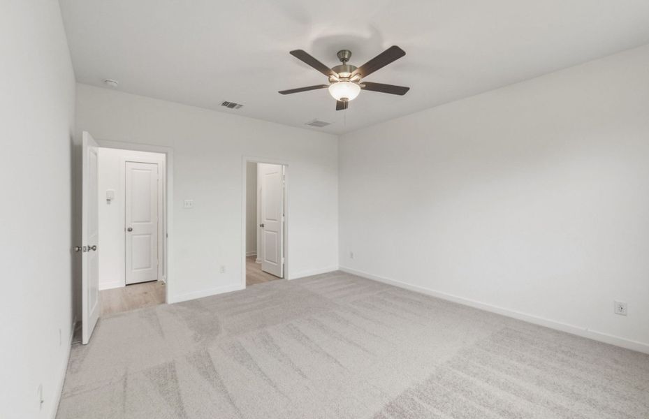 Spacious, unfurnished interior of a new home in County View, Temple (Image 34).