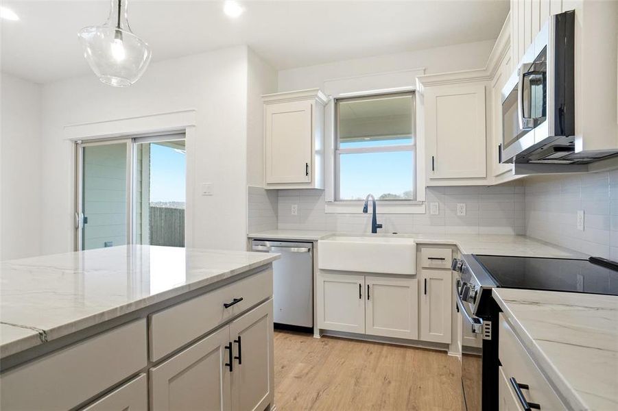 Furnished interior view inside a new home in , Weatherford (Image 7).