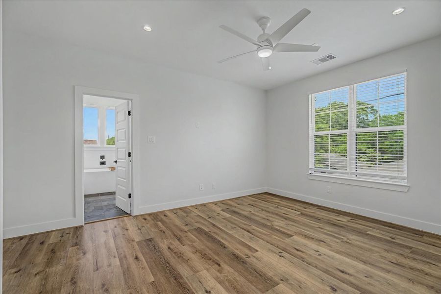 Spacious primary bedroom featuring a private en suite bathroom.