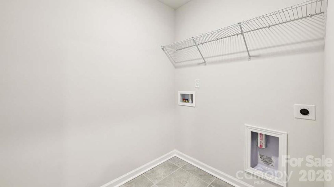 Spacious, unfurnished interior of a new home in Sylvan Creek, Denver (Image 34).