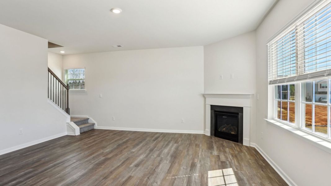 Spacious, unfurnished interior of a new home in Valleywood Farms, Waynesville (Image 13).