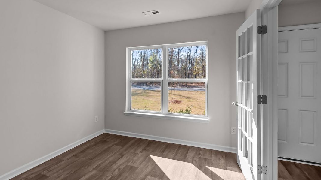 Spacious, unfurnished interior of a new home in Blair Ridge, La Grange (Image 9).