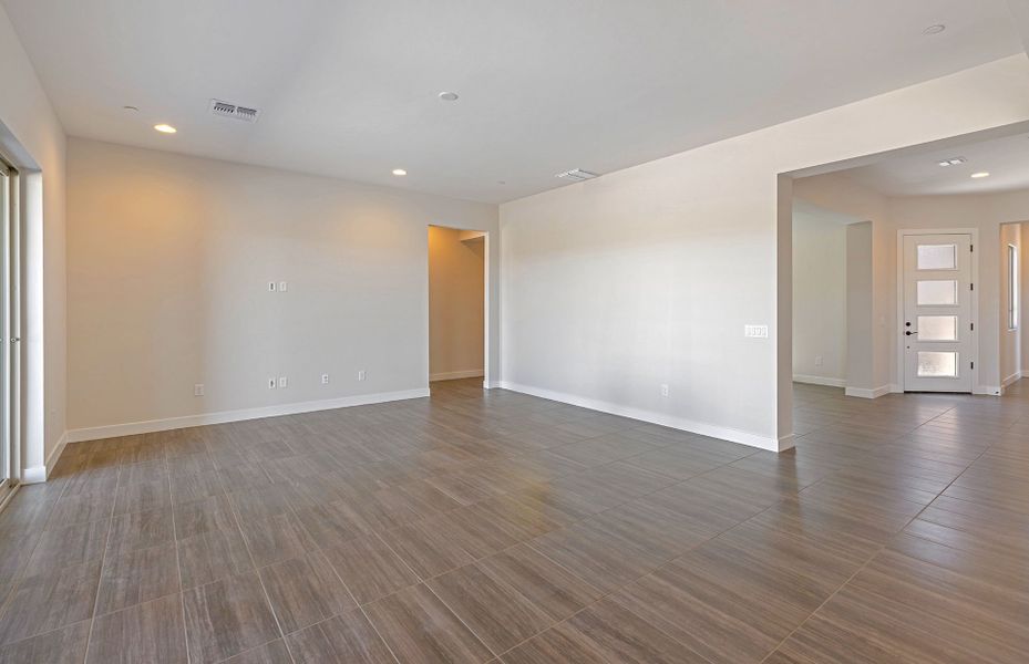 Spacious, unfurnished interior of a new home in Vistoso Canyon Estates, Oro Valley (Image 23). Spacious, unfurnished interior of a new home in Vistoso Canyon Estates, Oro Valley (Image 23).