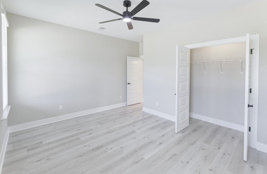 Spacious, unfurnished interior of a new home in , Summerville (Image 22).