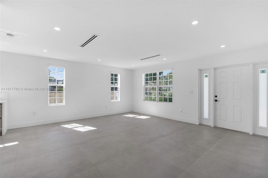 Spacious, unfurnished interior of a new home in , West Palm Beach (Image 32). Spacious, unfurnished interior of a new home in , West Palm Beach (Image 32).