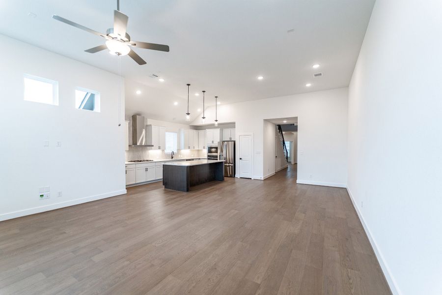 Spacious, unfurnished interior of a new home in Lariat, Liberty Hill (Image 15).