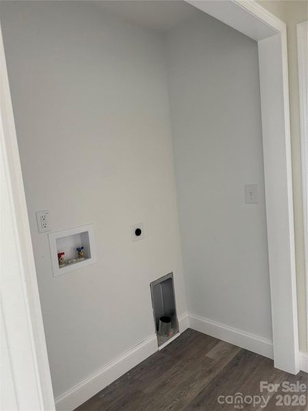 Spacious, unfurnished interior of a new home in , Grimesland (Image 7).