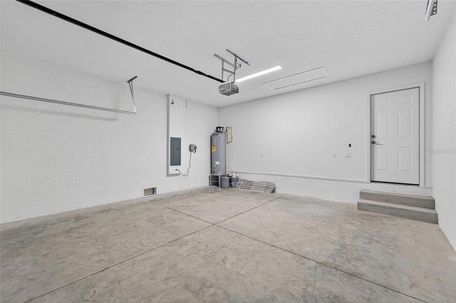 Spacious, unfurnished interior of a new home in , Dade City (Image 36). Spacious, unfurnished interior of a new home in , Dade City (Image 36).