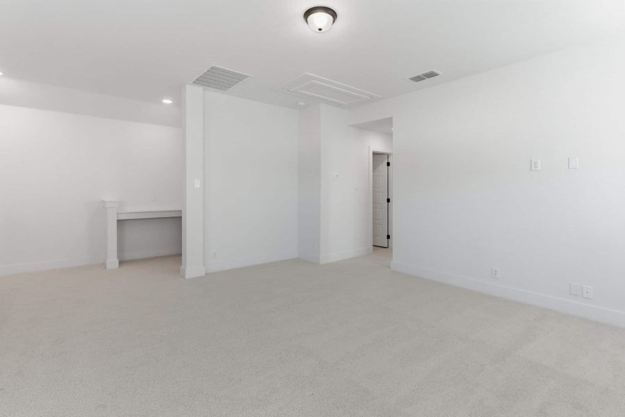 Spacious, unfurnished interior of a new home in Centero at Stone Oak, San Antonio (Image 31).