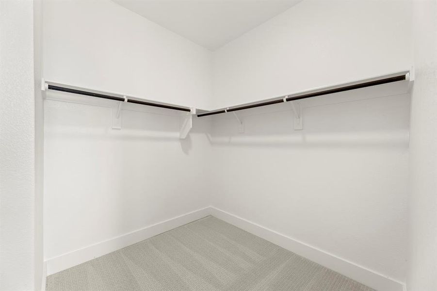 19. 7257 Ladybug - Closet