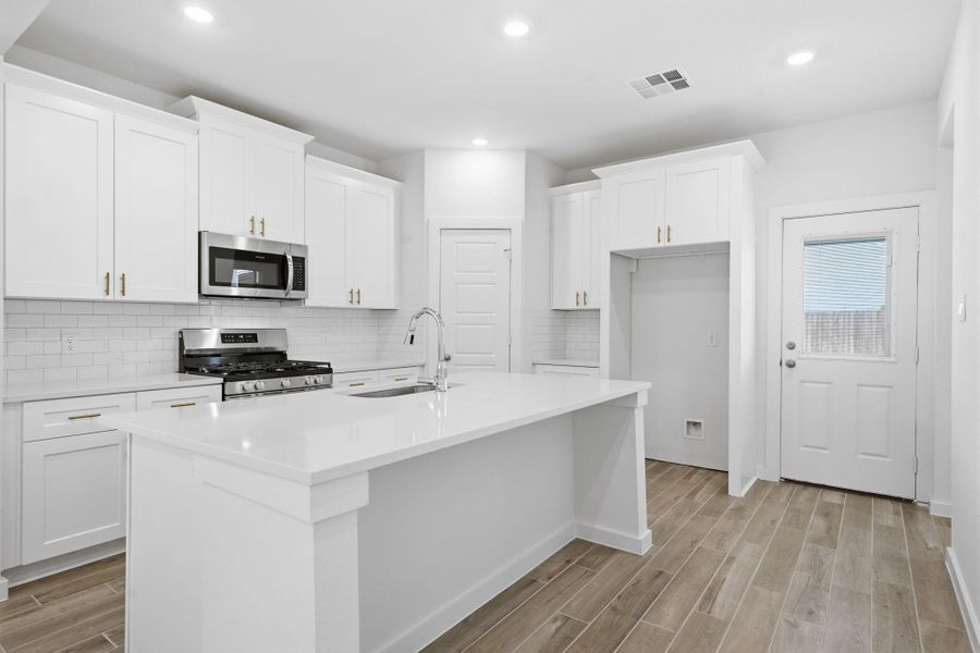 Furnished interior view inside a new home in , Iowa Colony (Image 17).