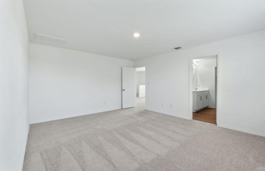 Spacious, unfurnished interior of a new home in Santa Rita Ranch, Liberty Hill (Image 11). Spacious, unfurnished interior of a new home in Santa Rita Ranch, Liberty Hill (Image 11).