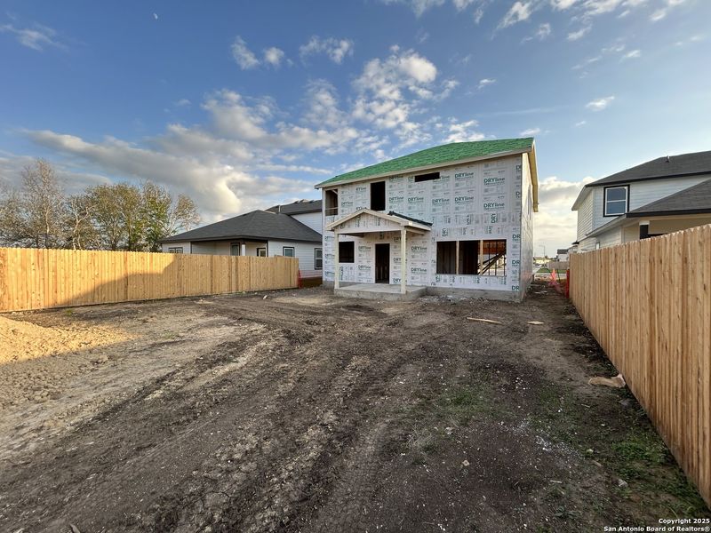 Exterior details and patio area of a home in Enclave at Hennersby Hollow 50's, San Antonio (Image 3).