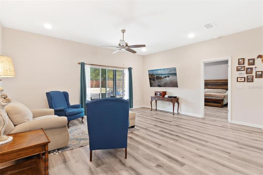 Furnished interior view inside a new home in , Umatilla (Image 11).