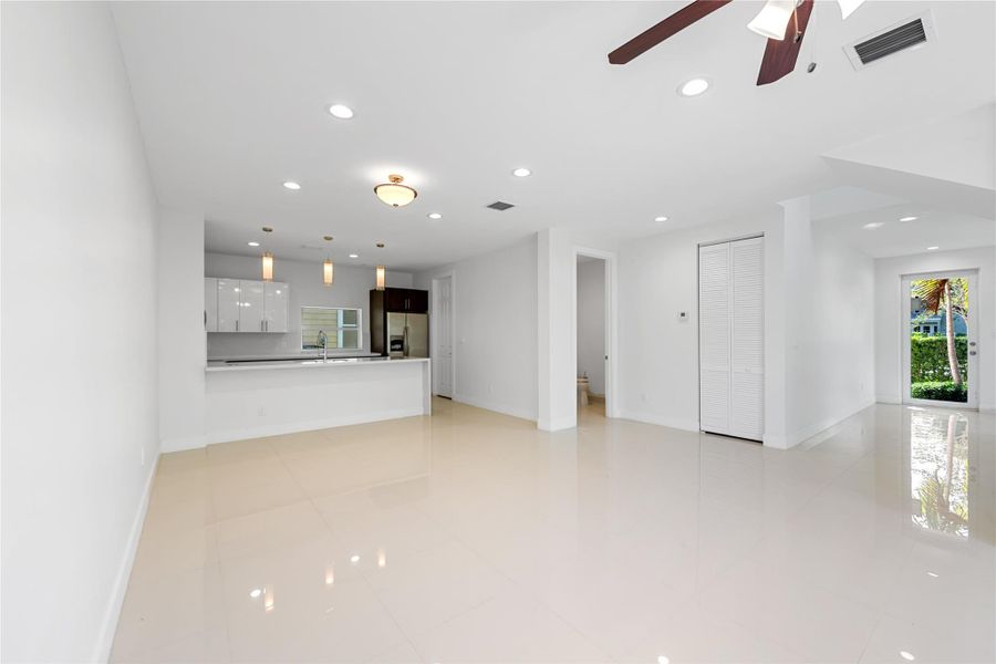 Spacious, unfurnished interior of a new home in , Fort Lauderdale (Image 20). Spacious, unfurnished interior of a new home in , Fort Lauderdale (Image 20).