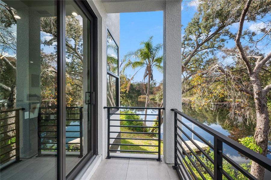 Exterior details and patio area of a home in , Tampa (Image 31).