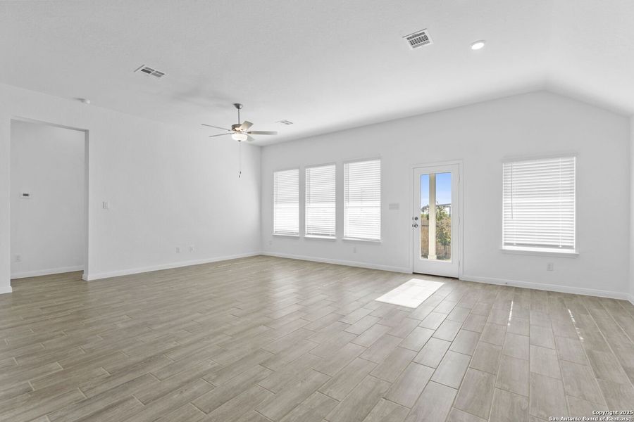 Spacious, unfurnished interior of a new home in Gatehouse: Brookstone II Collection, New Braunfels (Image 10).