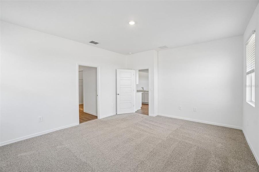Spacious, unfurnished interior of a new home in Hawthorne Ranch, Lakeland (Image 26).