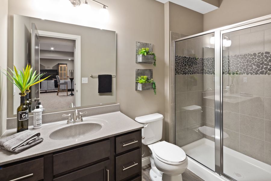 Representative furnished interior of a home built from the Everett by Fischer Homes in Stonehaven, Winder (Image 32).