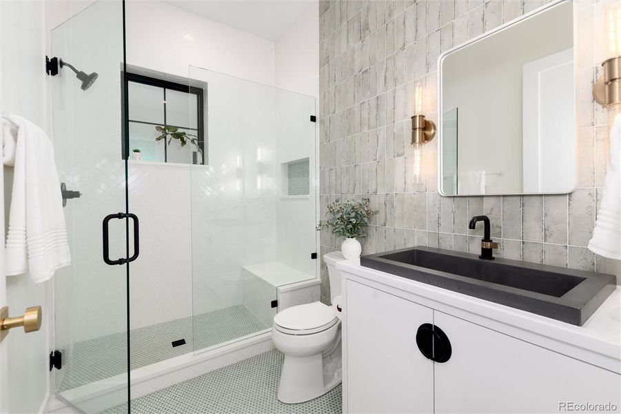 Main floor bath with 3/4 shower Main floor bath with 3/4 shower