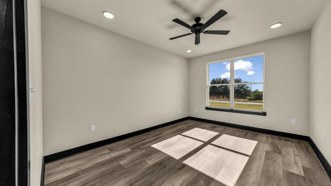 Spacious, unfurnished interior of a new home in Saddle Crest Estates, Weatherford (Image 24).